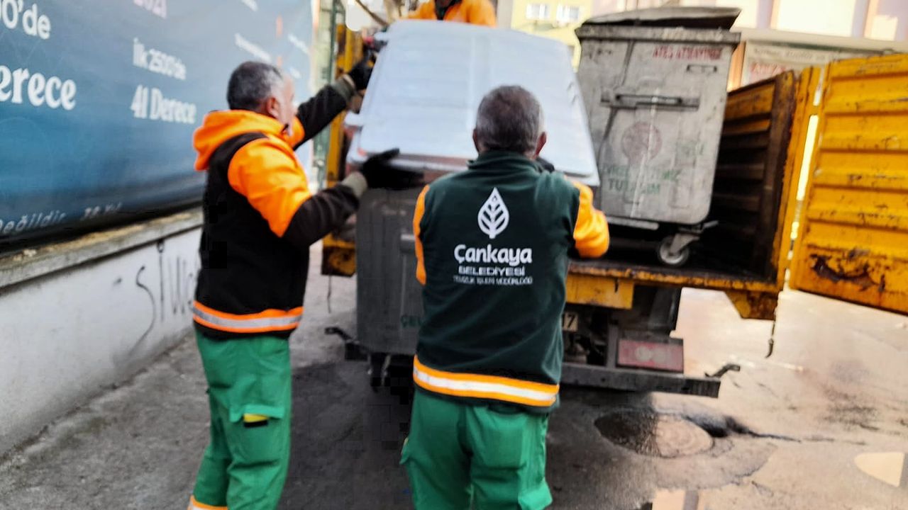 Çankaya'da çöp konteyner değişimi yapıldı