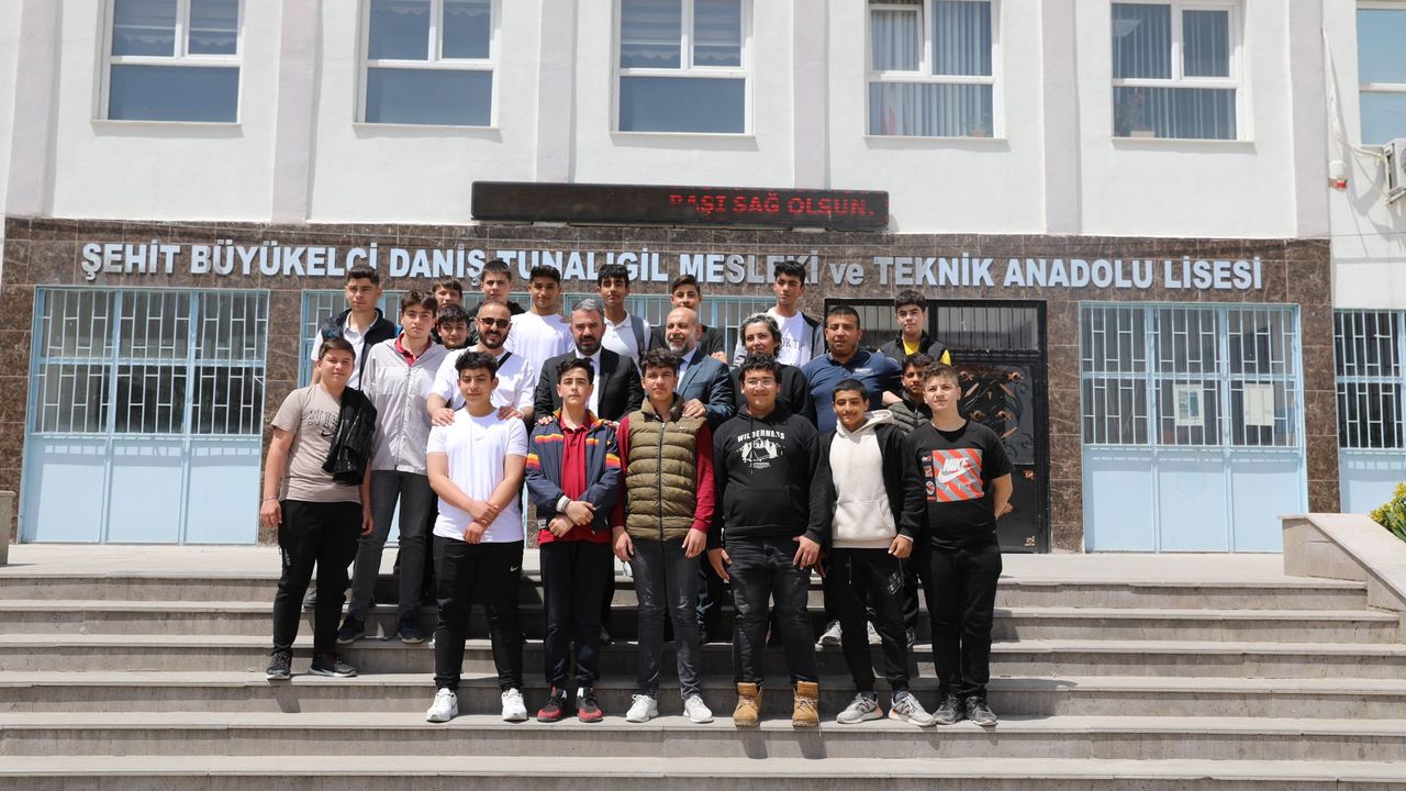 Pursaklar Belediye Başkanı Çetin'den okul ziyareti