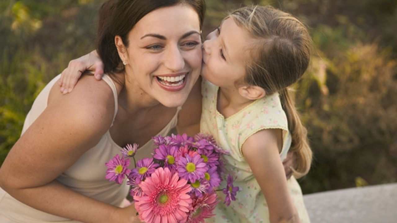 Seçim heyecanı ile Anneler Gününü unutmayın! İşte en güzel Anneler Günü mesajları...