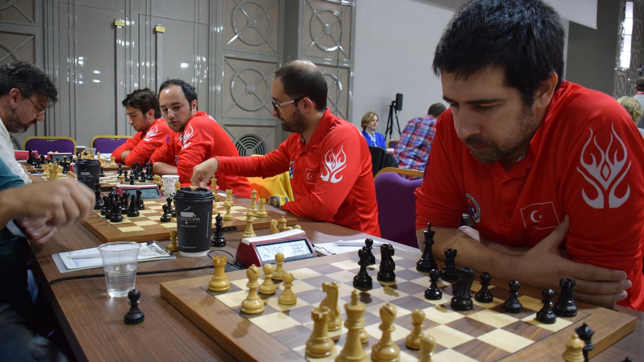 Dünya satranç şampiyonasında, Türkler geleceğe büyük umutlar bıraktı.