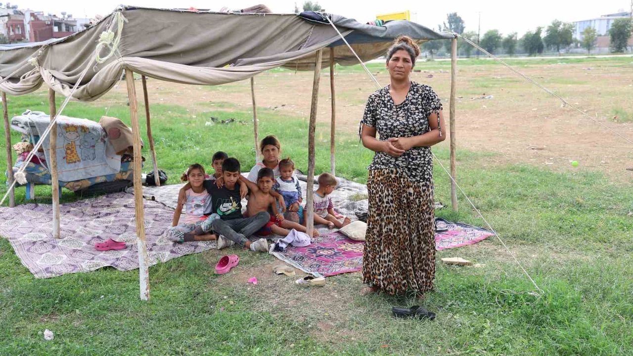 Adana'da Ev Kirasını Ödeyemeyen Çift 8 Çocukları ile Sokakta Kaldı