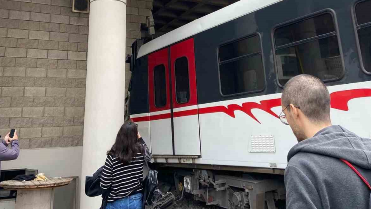 İzmir’de korkunç metro kazası! Raydan çıktı…