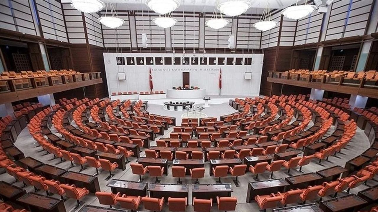 Hatipoğlu'nun son hamlesi sandalye sayısını değiştirdi! İşte Meclis'te son durum