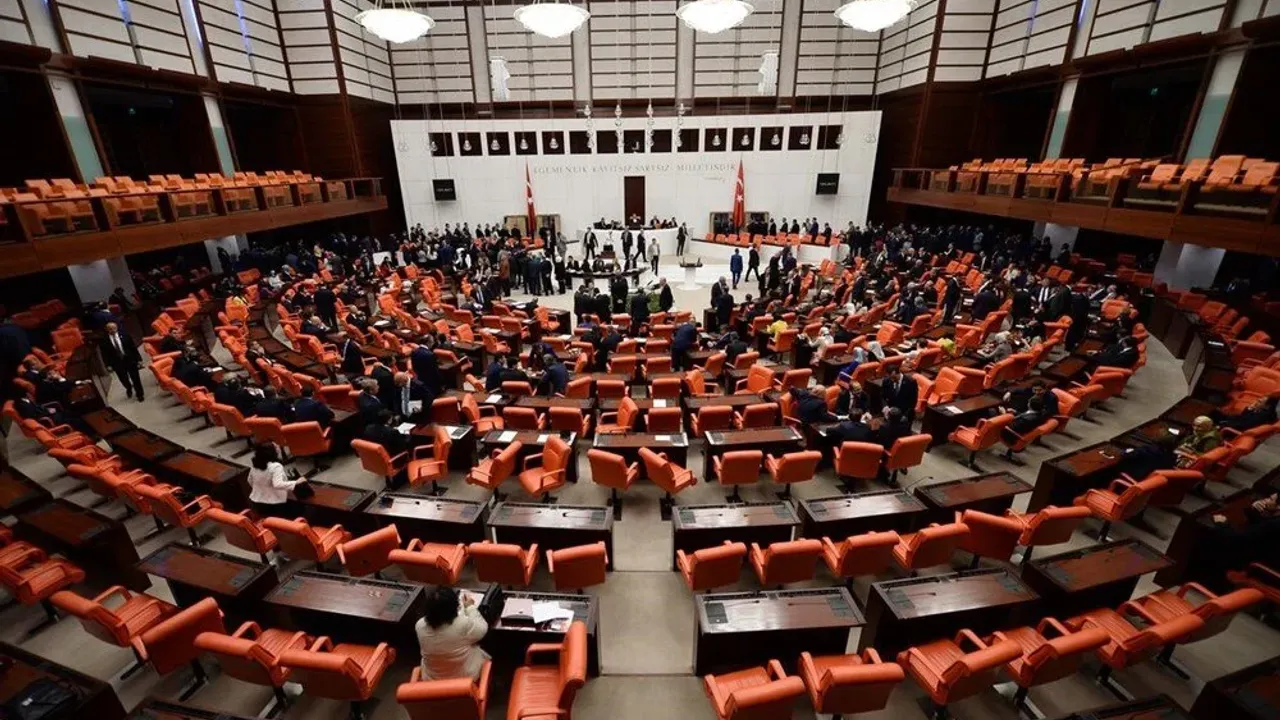 14 milletvekili partilerinden aday gösterildi