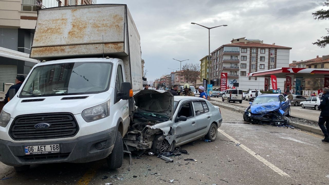 Ankara’da korkutan zincirleme trafik kazası: 5 yaralı