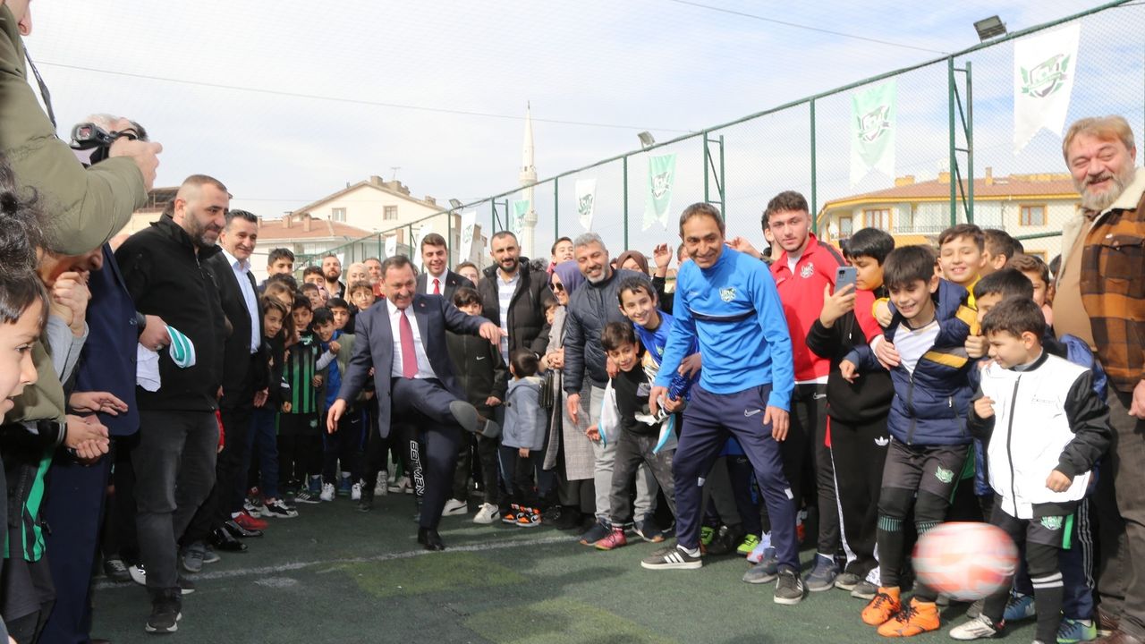 Başkan Demirel, sporcu çocuklar ile buluştu