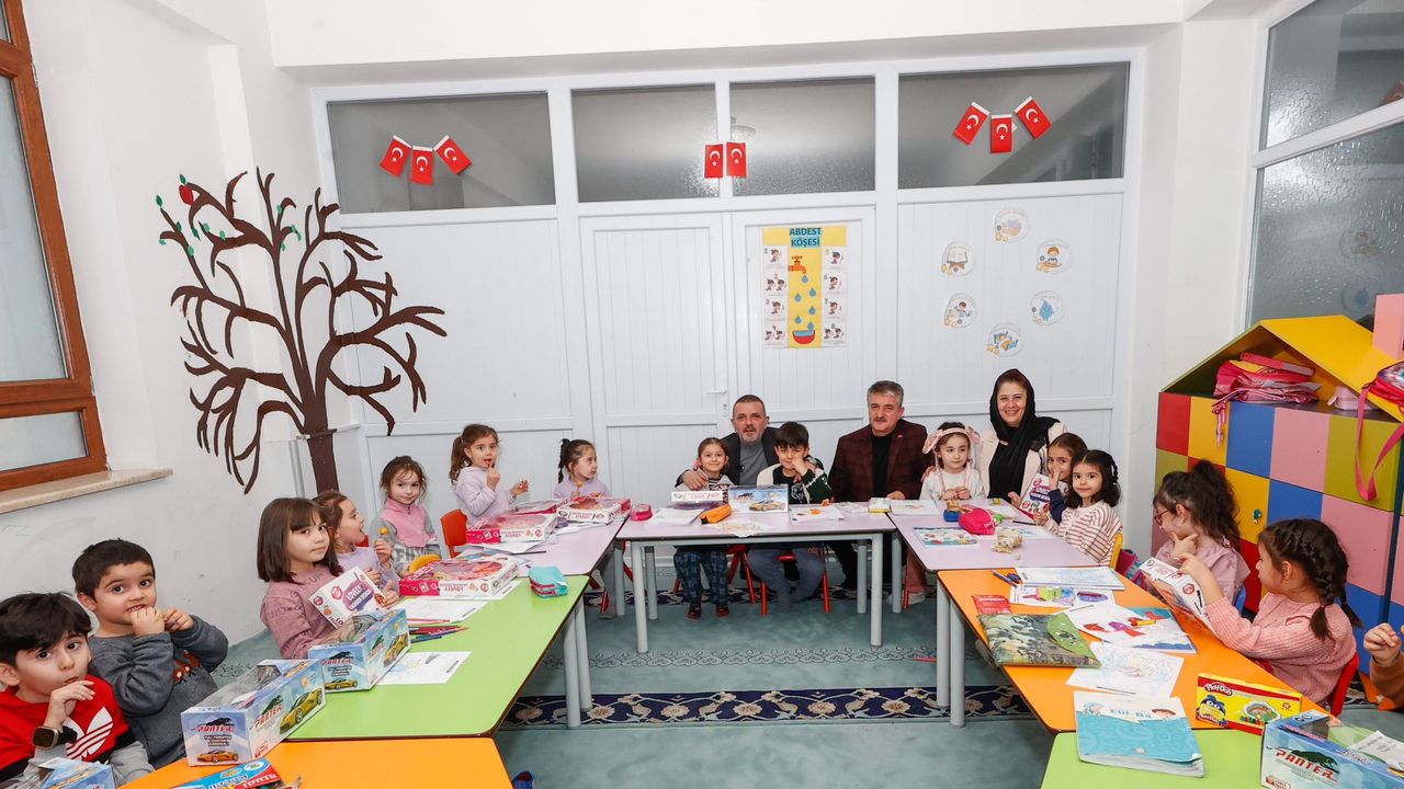 Başkan Ercan’dan Anayurt Camii'nde öğrenci ve aile ziyareti