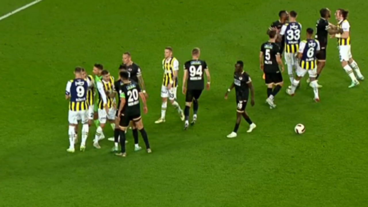 Fenerbahçe-Alanyaspor maçında oyuncular birbirine girdi!