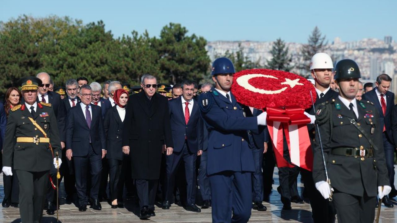 Devlet erkanı Anıtkabir'i ziyaret etti