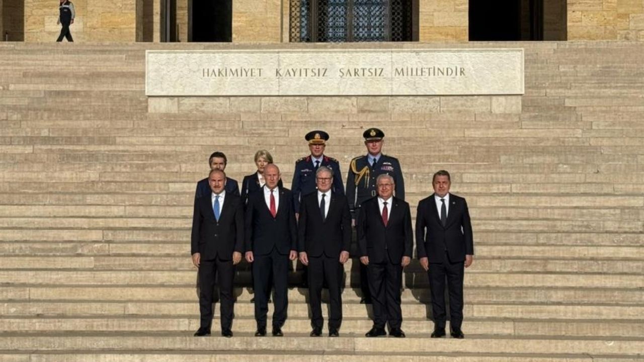 İngiltere Başbakanı Starmer'den Anıtkabir'e ziyaret