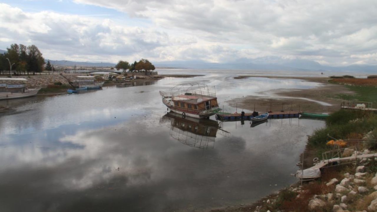 Aşk Adası'nın etrafındaki sular çekildi, yatlar karaya oturdu!