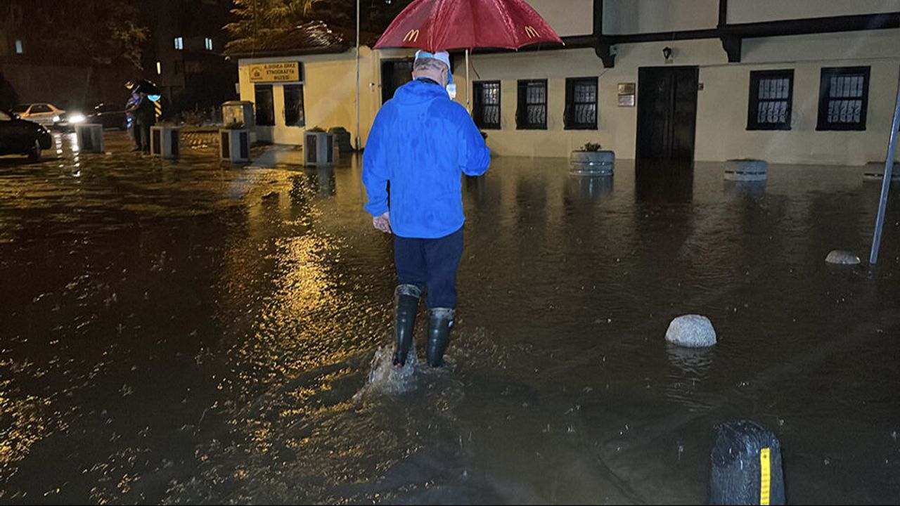 Balıkesir'de hem deprem hem sağanak yağış etkili oldu!