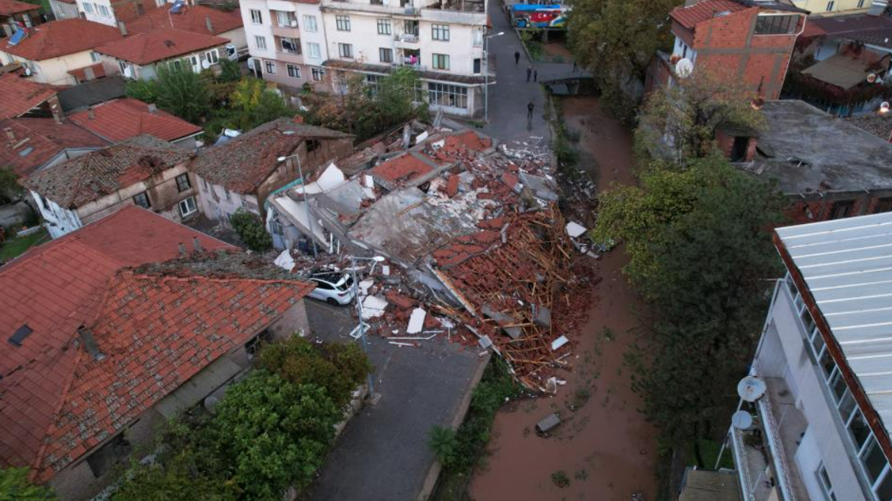 Balıkesir’deki yıkım gün ağarınca ortaya çıktı