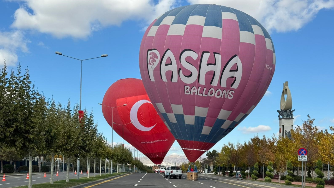 Kapadokya’nın yerli balonları Başkent semalarında yükseldi