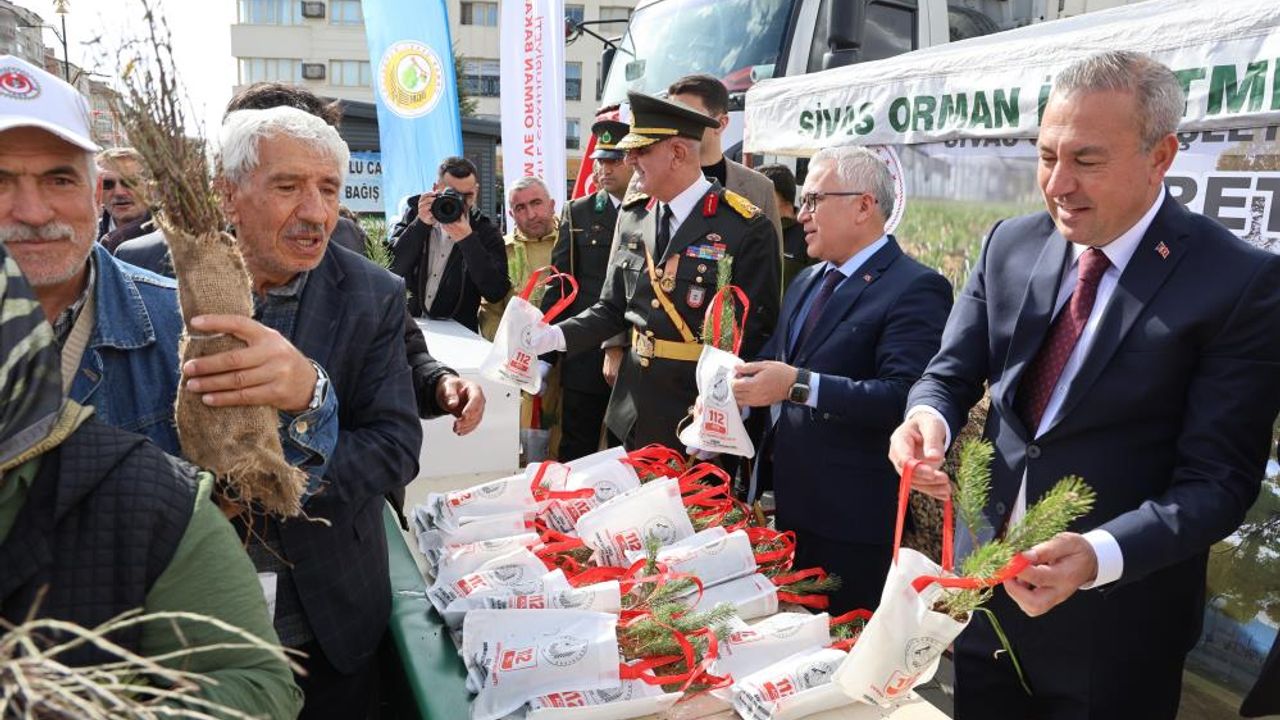Cumhuriyet Bayramı'nın 102. yılında fidanlar toprakla buluştu