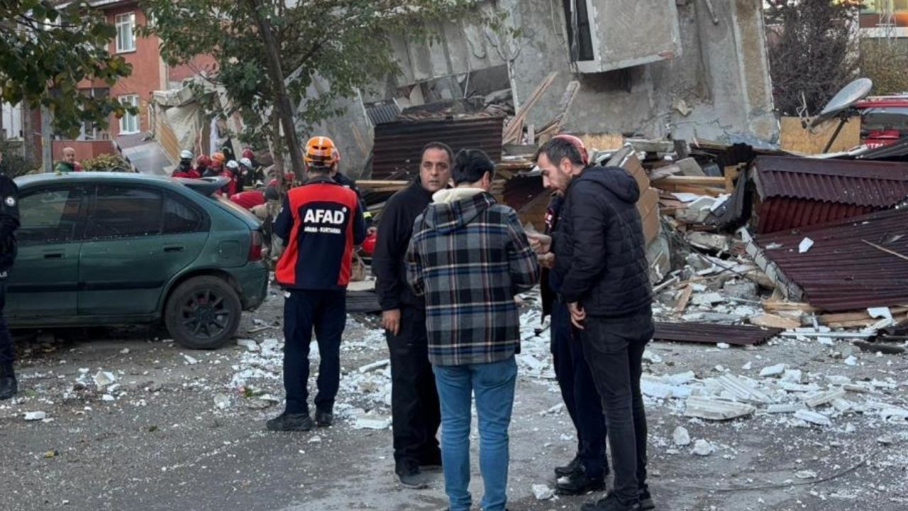 Çöken binanın enkazında 7 kişi olduğu tahmin ediliyor