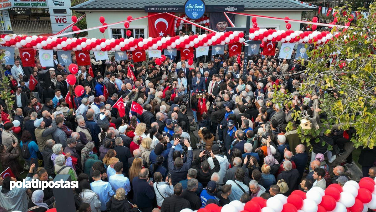 Etimesgut'ta Başkan Erdal Beşikcioğlu, Cumhuriyet Bayramı'nda halk lokantası açtı