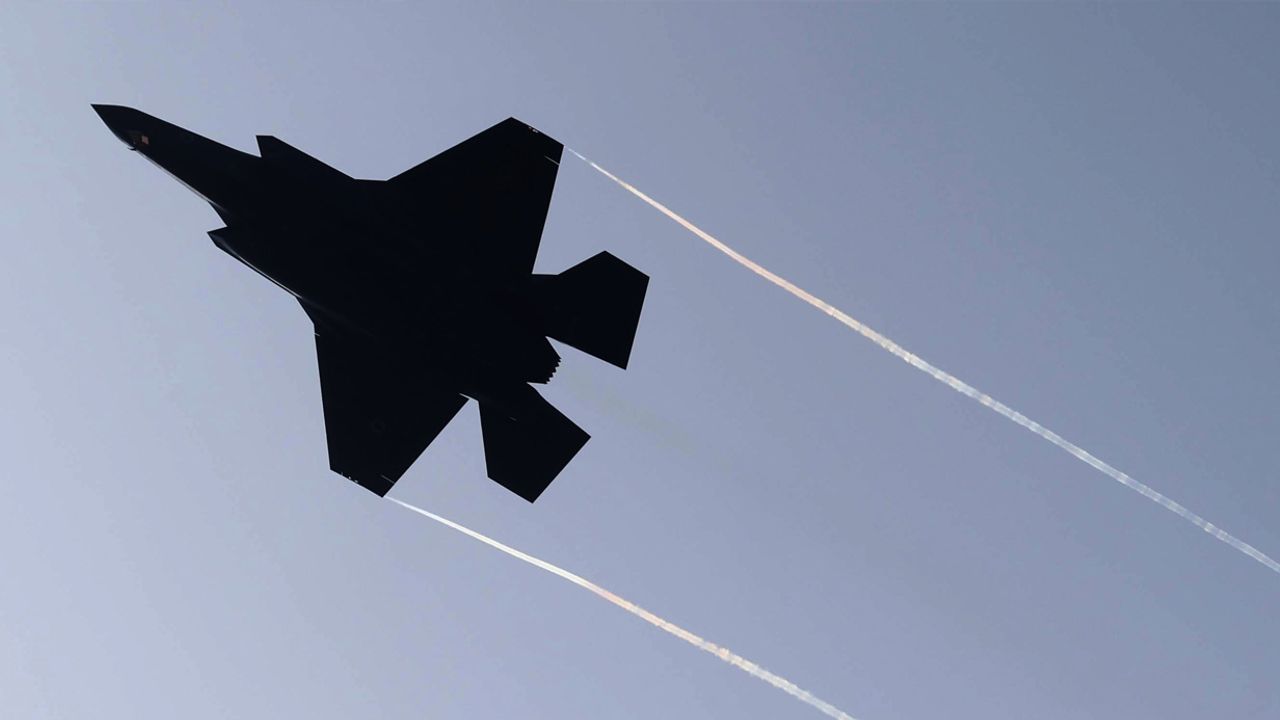 Güney Çin Denizi'ne, ABD’ye ait askeri helikopter ve savaş uçağı düştü!