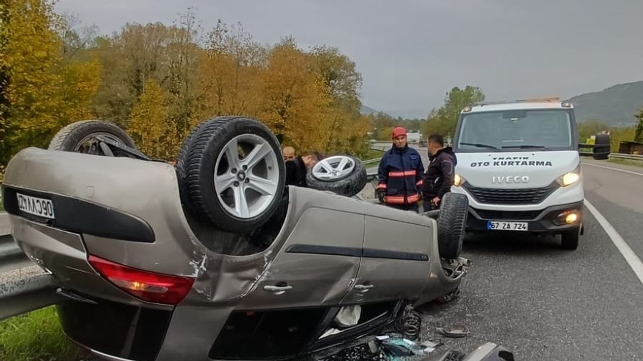 Kaygan yolda otomobil takla attı!