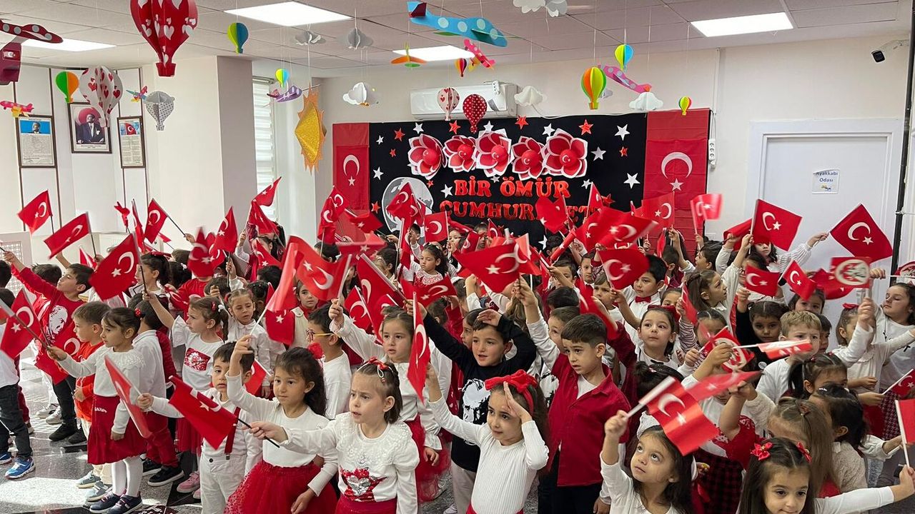 Pursaklar’ın Nezaket Okullarında 29 Ekim coşkusu