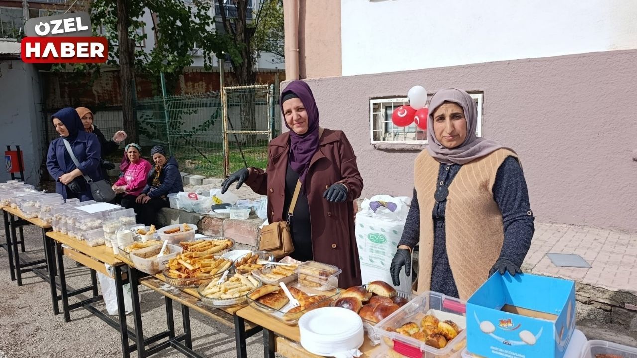 13 Eylül Ortaokulu velilerinin hazırladığı ürünler yoğun ilgi gördü