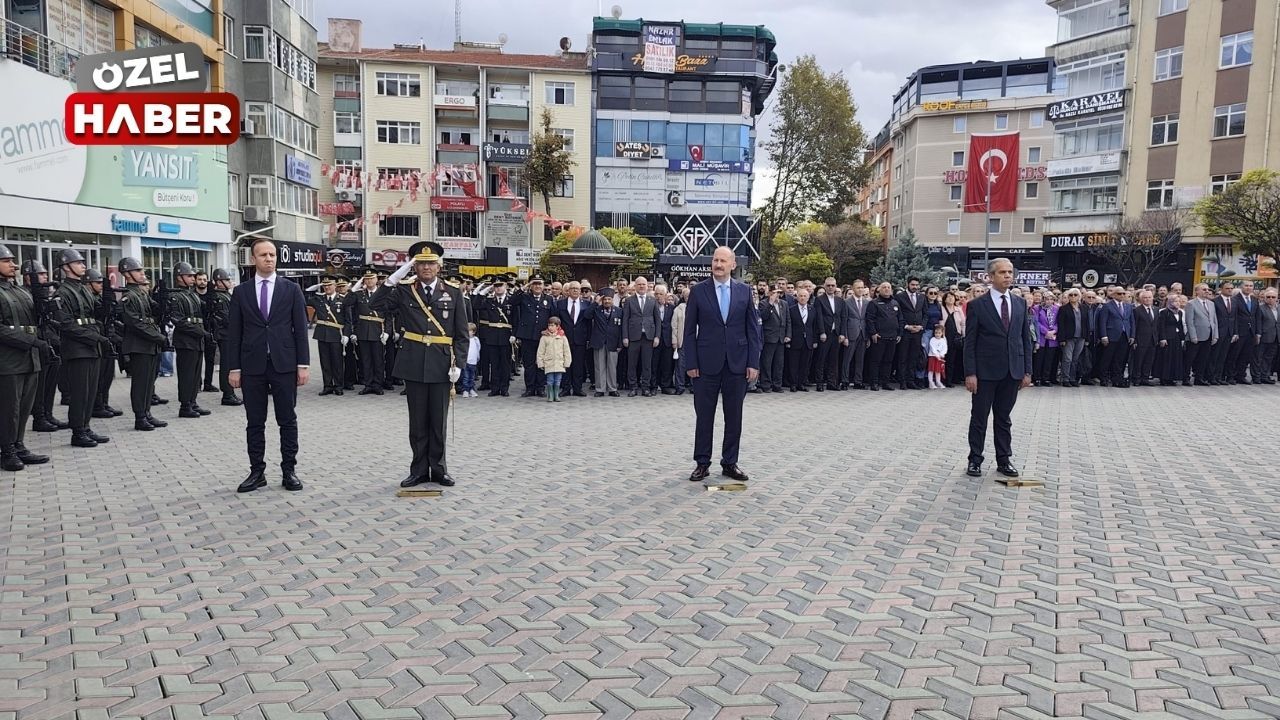 Polatlı’da Cumhuriyet coşkusu başladı: Meydan kırmızı beyaza büründü