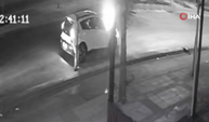 Yol kenarındaki araca ve motosiklete çarptı: O anlar saniye saniye kaydedildi