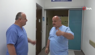 Hastane koridorlarında ikiz kardeşleri görenler tatlı bir karışıklık yaşıyor