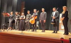 Derneğin bursiyerlerinden anlamlı konser