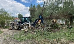 Ekipler toprak, çamur temizliği gerçekleştirdi