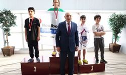 Genç yüzücüler madalyalarına kavuştu