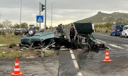 Korkunç kaza! Tofaş ikiye bölündü