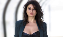 Nurgül Yeşilçay saçına ütü yaptı