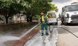 Sokaklar tazyikli suyla yıkanıyor