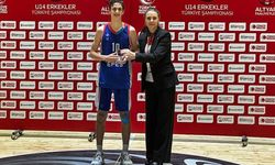 Ünlü basketbolcunun oğlu 'en değerli oyuncu' seçildi