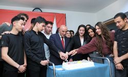 Başkan Altınok YKS öğrencileriyle pasta kesti