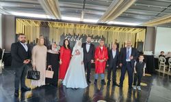 Başkan Şimşek yeni evlenen çiftin nikahını kıydı