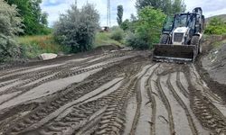 Kalecik Belediyesi bozulan yolları onarma çalışmalarına devam ediyor