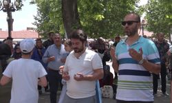 Yüzlerce veli YKS’ye girecek çocukları için dua etti