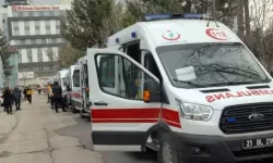 Ambulansın önünü kestiler… Sağlık çalışanlarını bıçakladılar