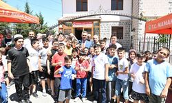 Başkan Köse Şehitler ve Gaziler Camiinde cemaat ve çocuklarla sohbet etti