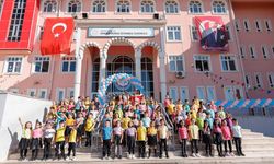Başkan Ercan’dan okula başlayan öğrencilere hediye