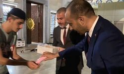 MHP ilçe başkanından lokum ve gül suyu ikramı