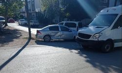 Polatlı’da okul servisi ve otomobil çarpıştı!