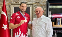 Şampiyon sporcumuz Selman Yücel’den, Polatlı Emniyet Müdürü Dursun Usta’ya hayırlı olsun ziyareti