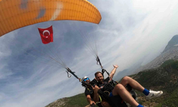 Alanya’da Şehit Aileleri ve Gaziler Cumhuriyet’in 100.Yılına Özel Yamaç Paraşütü Uçuşu Yaptılar!