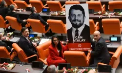 AK Parti il başkanlığının önüne Can Atalay pankartı