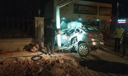 Çorum’da Feci Kaza: Reklam Tabelasına Çarpan Araçtaki 3 Kişi Hayatını Kaybetti!
