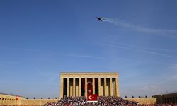 Cumhuriyetin 100. yılında SOLOTÜRK'ten Anıtkabir üzerinde gösteri uçuşu