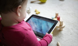 Göz Sağlığı Uzmanından Uyarı: Tablet ve Bilgisayar Kullanımı Çocuklardaki Şaşılık Vakalarını 5 Kat Artırıyor